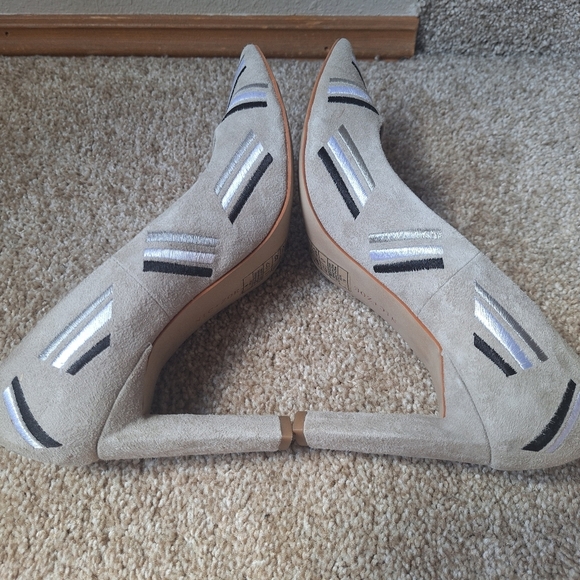 Nic + Zoe Vida Gray Suede Pointed Toe Pump Embroidred Geometric Size 7M - Picture 8 of 9
